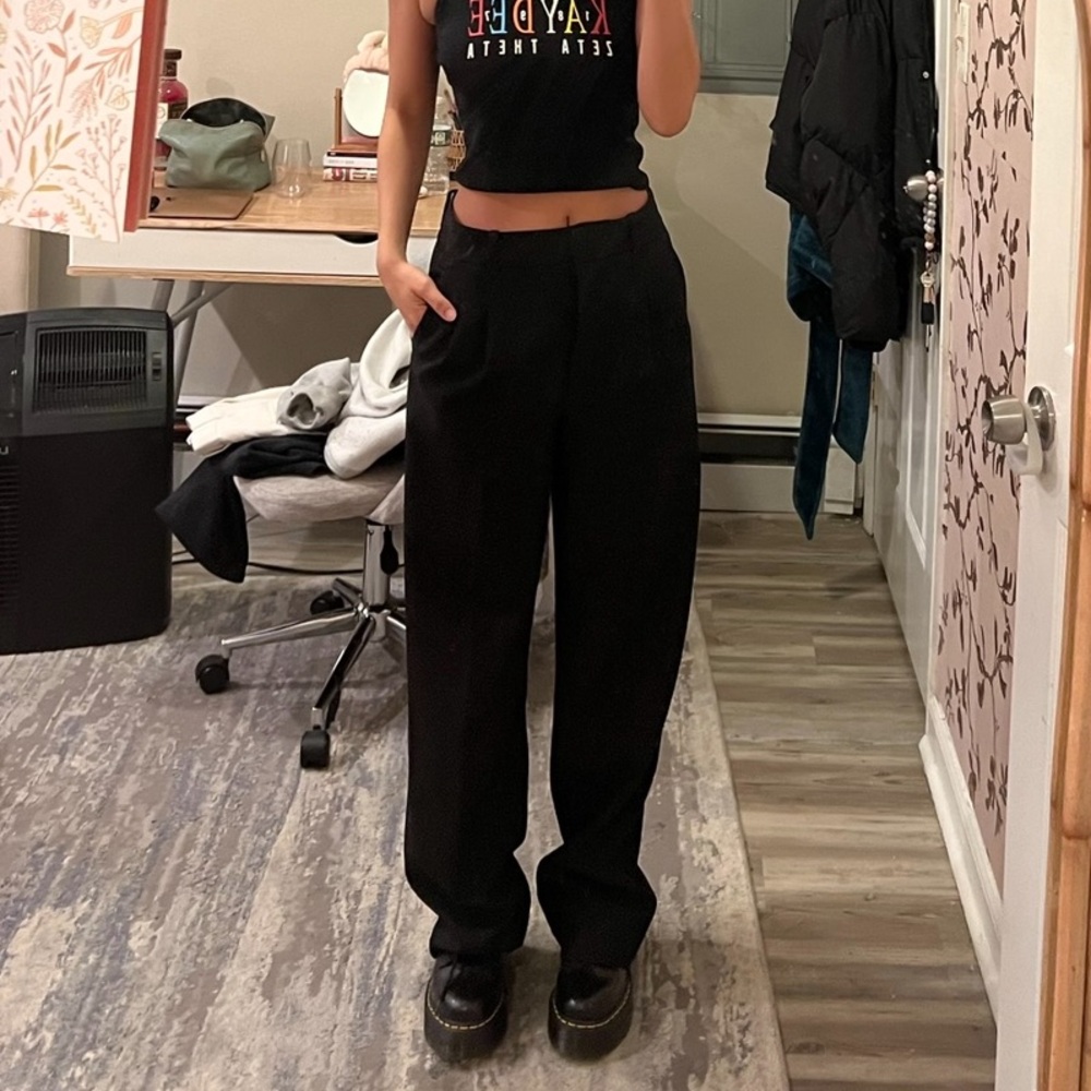 Aritzia Effortless Pant- Black